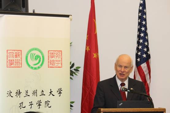 俄勒岡州務(wù)卿Dennis Richardson在波州大孔院慶典歡迎晚宴上致辭.JPG